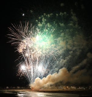 Don't miss Margate’s annual July 4th Fireworks Show from the Margate Mothers' Association ! The show will take place on the beach at Huntington Avenue. Bring your beach chairs, blankets and family. The fireworks will light up the sky at approximately 9pm.