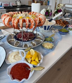 Looking for top-tier catering for your next event? @bettysseafoodshack has you covered! 🦞🦀🌊